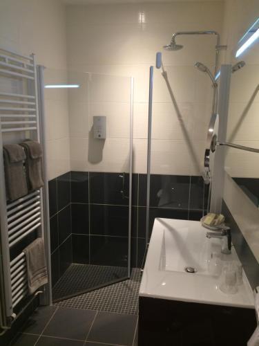 Hotel Logis Les Terrasses De Corton 3*